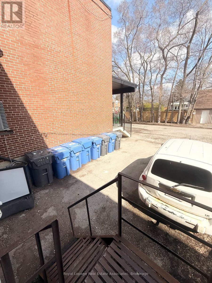 329 Lakeshore Road E, Mississauga, ON