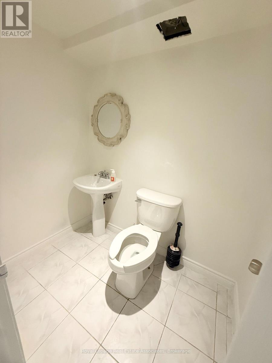 329 Lakeshore Road E, Mississauga, ON