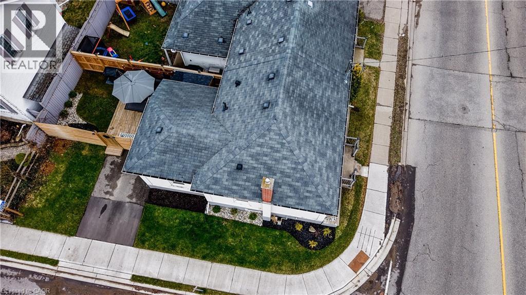 19 Cedar Street, Cambridge, ON - Outdoor