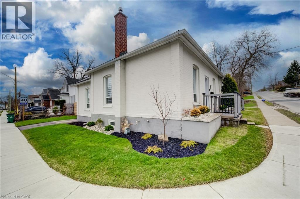19 Cedar Street, Cambridge, ON - Outdoor