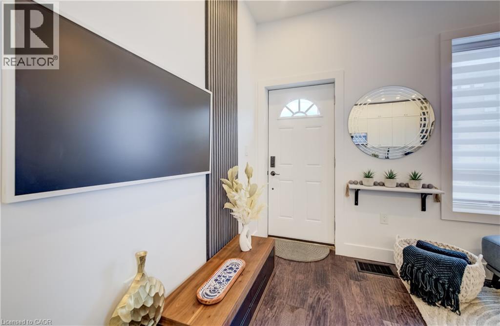 19 Cedar Street, Cambridge, ON - Indoor Photo Showing Other Room