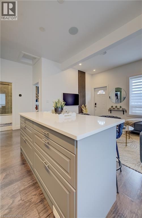 19 Cedar Street, Cambridge, ON - Indoor