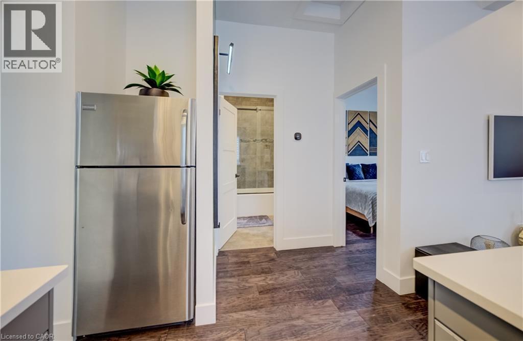 19 Cedar Street, Cambridge, ON - Indoor