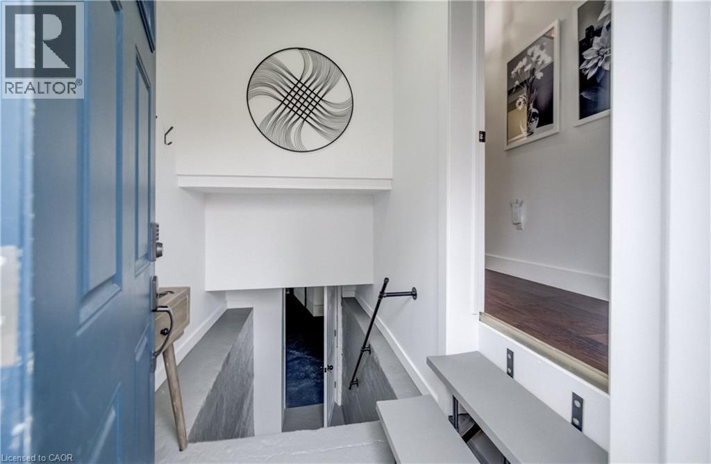 19 Cedar Street, Cambridge, ON - Indoor Photo Showing Other Room