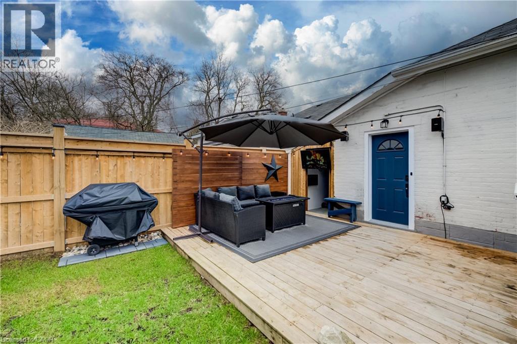 19 Cedar Street, Cambridge, ON - Outdoor With Deck Patio Veranda