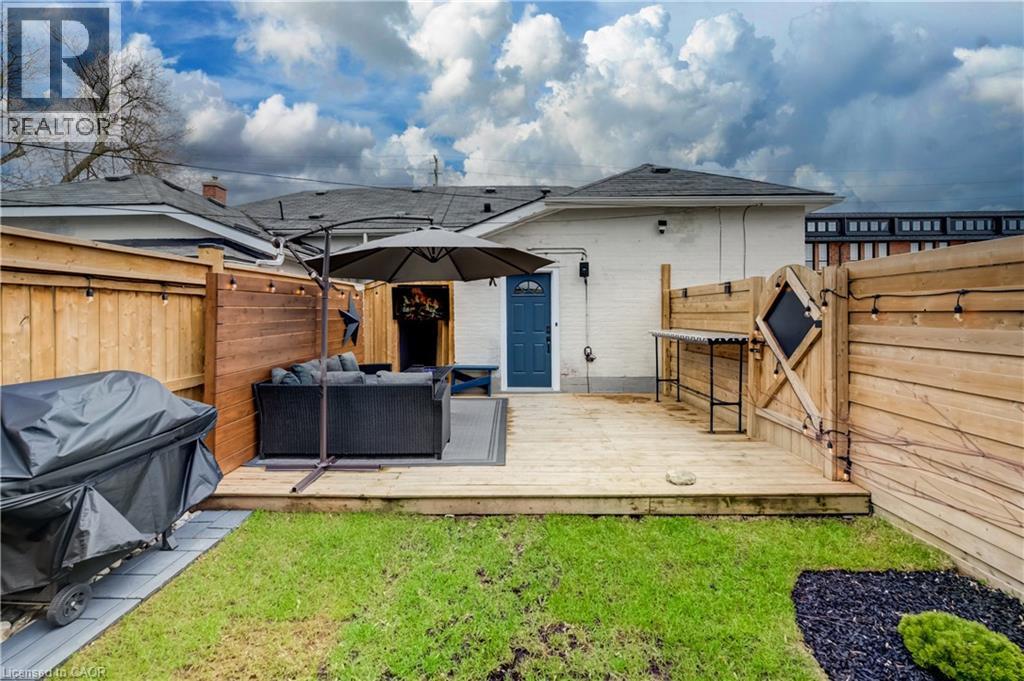 19 Cedar Street, Cambridge, ON - Outdoor With Deck Patio Veranda