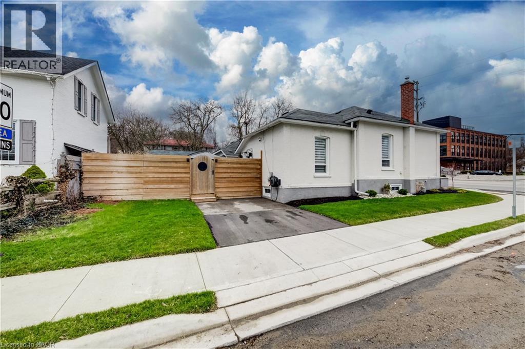 19 Cedar Street, Cambridge, ON - Outdoor