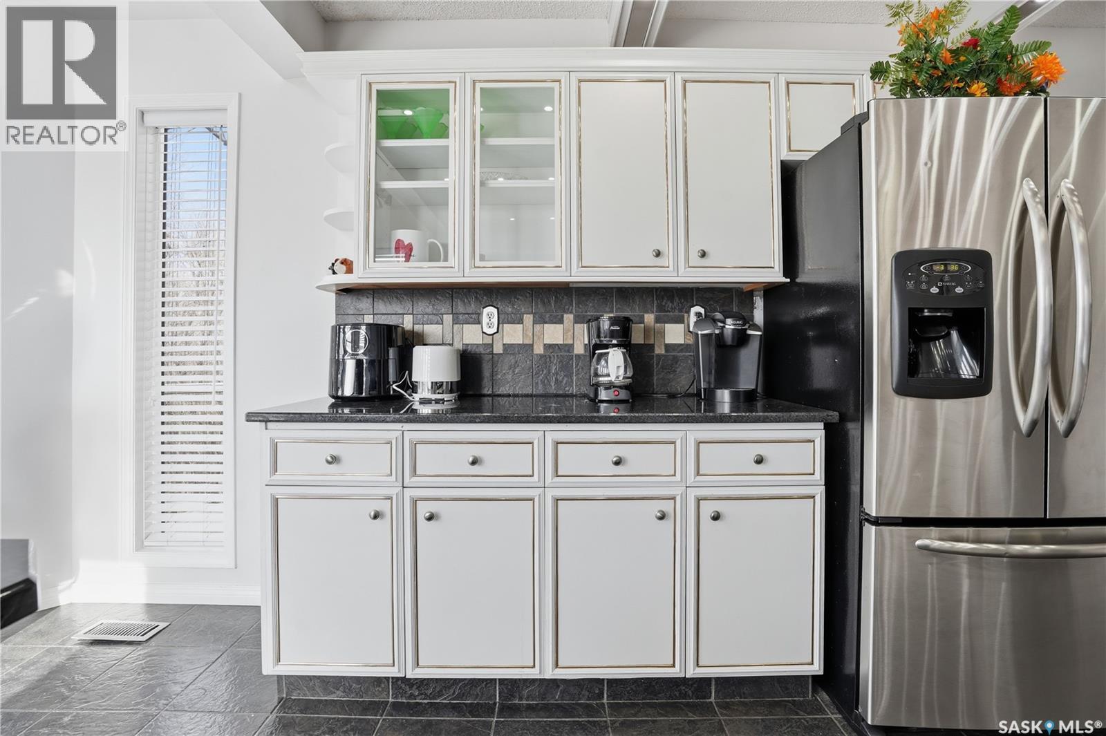 10 Meadow Bay, Lumsden, SK - Indoor Photo Showing Kitchen