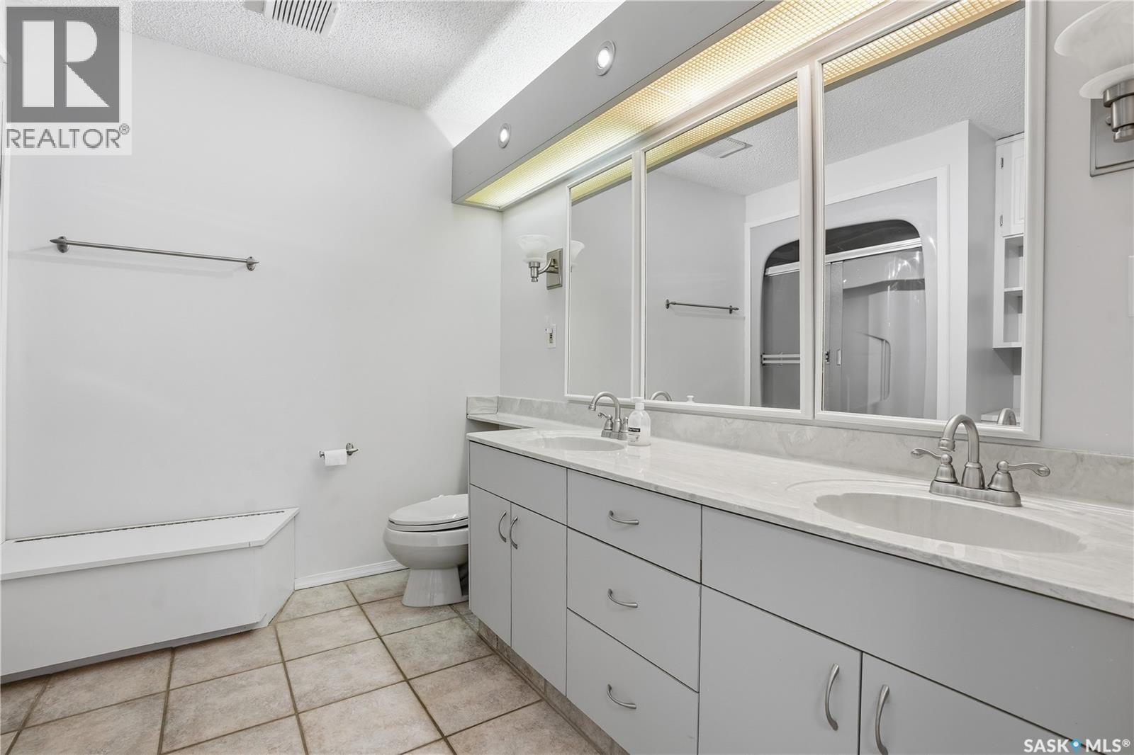 10 Meadow Bay, Lumsden, SK - Indoor Photo Showing Bathroom