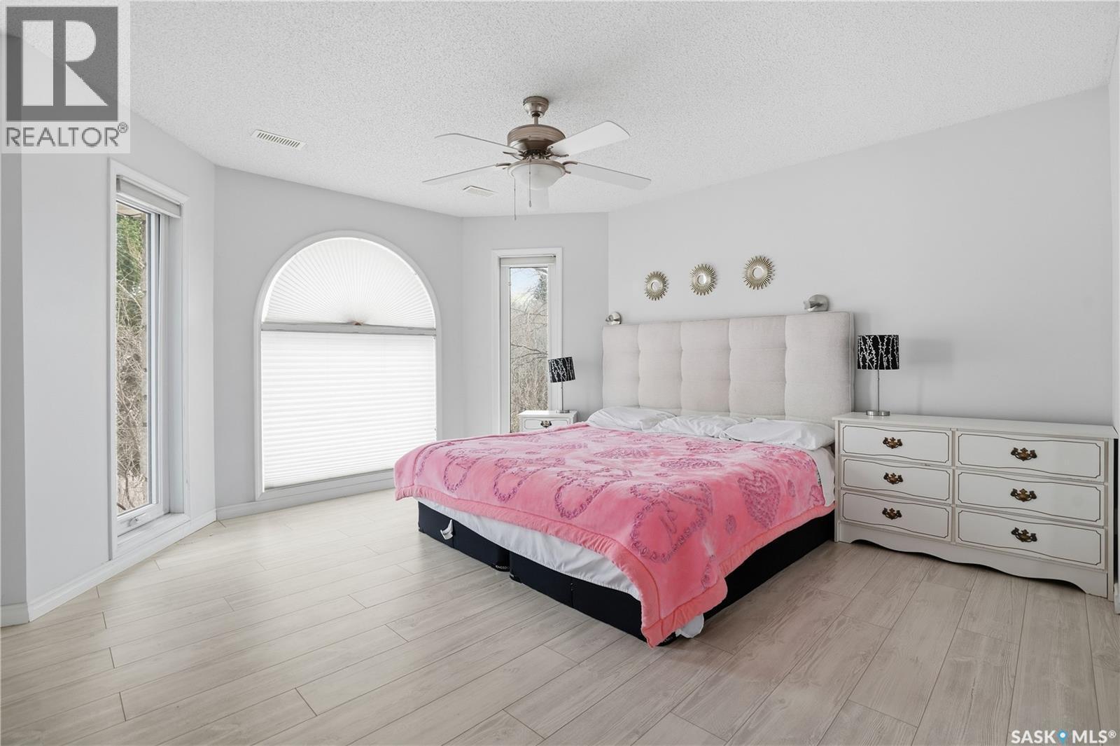 10 Meadow Bay, Lumsden, SK - Indoor Photo Showing Bedroom