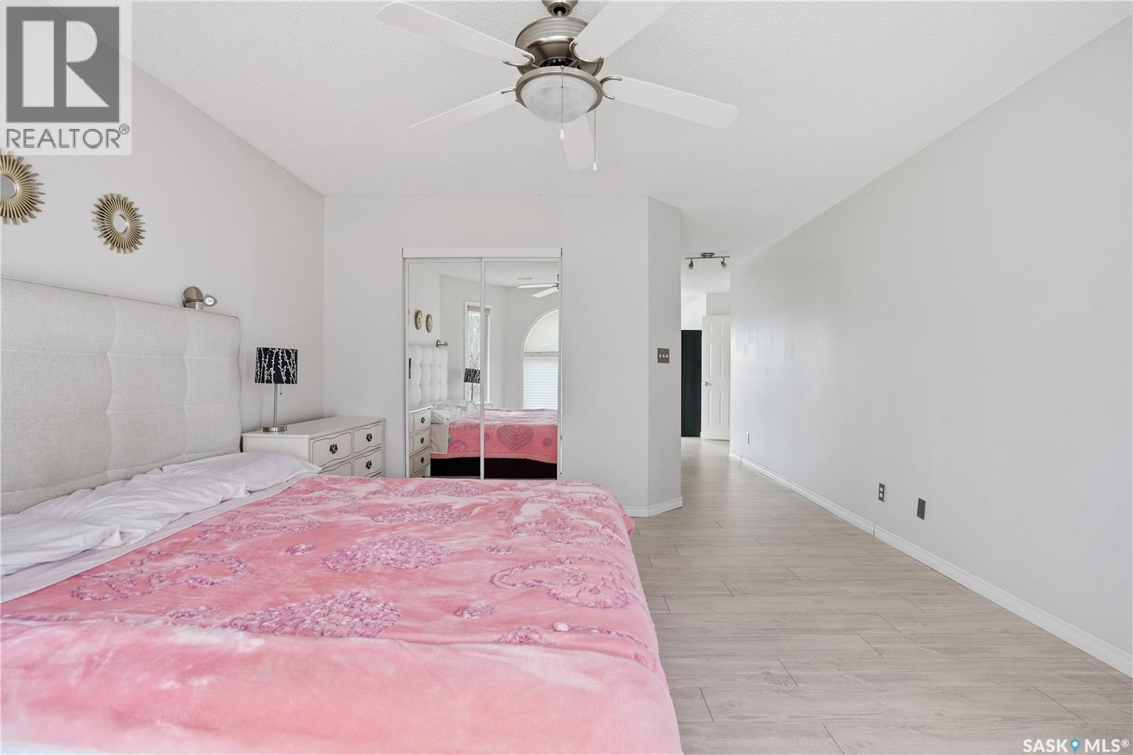 10 Meadow Bay, Lumsden, SK - Indoor Photo Showing Bedroom