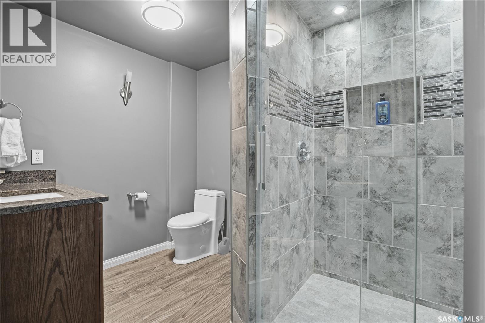 10 Meadow Bay, Lumsden, SK - Indoor Photo Showing Bathroom