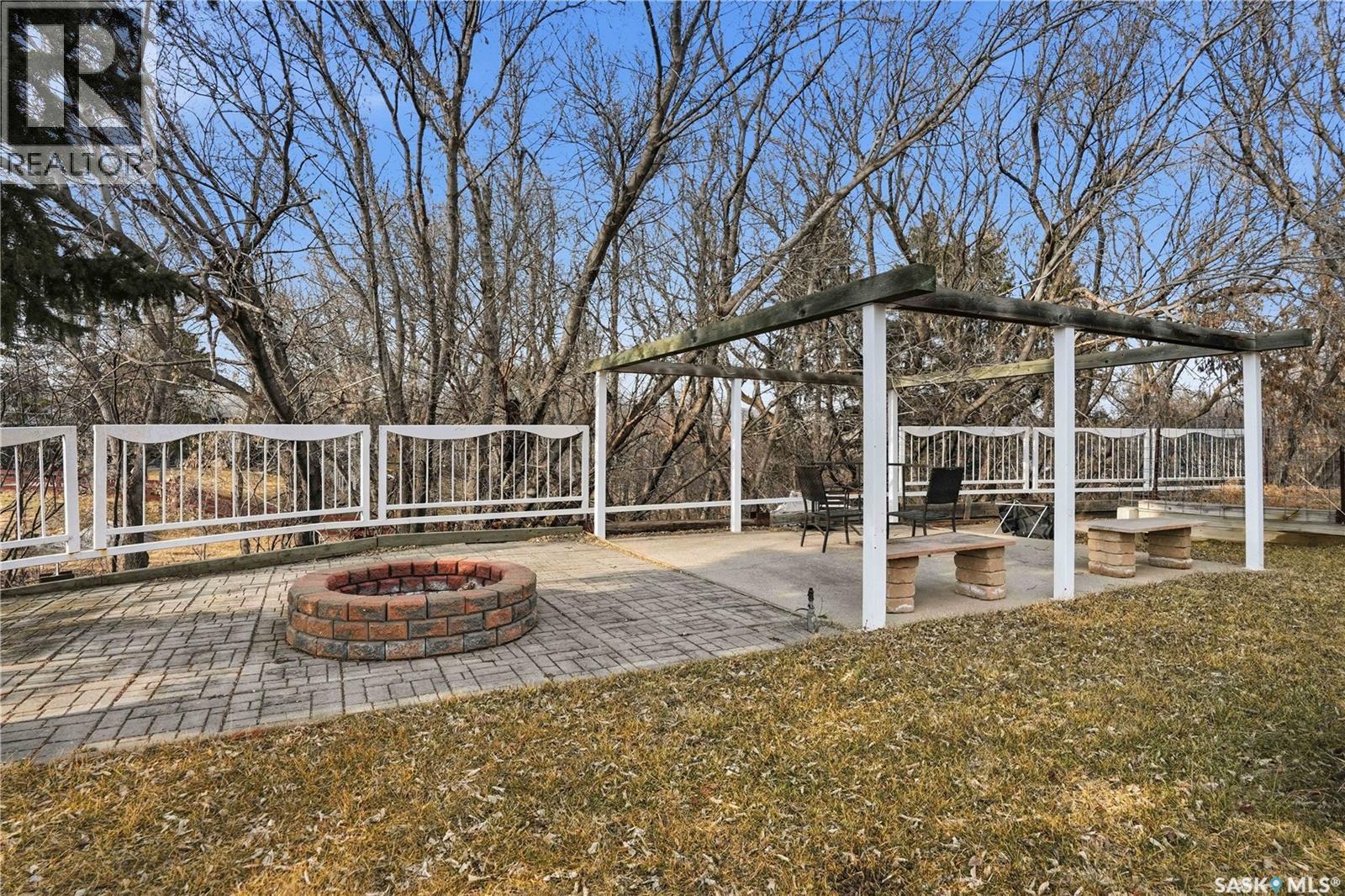 10 Meadow Bay, Lumsden, SK - Outdoor