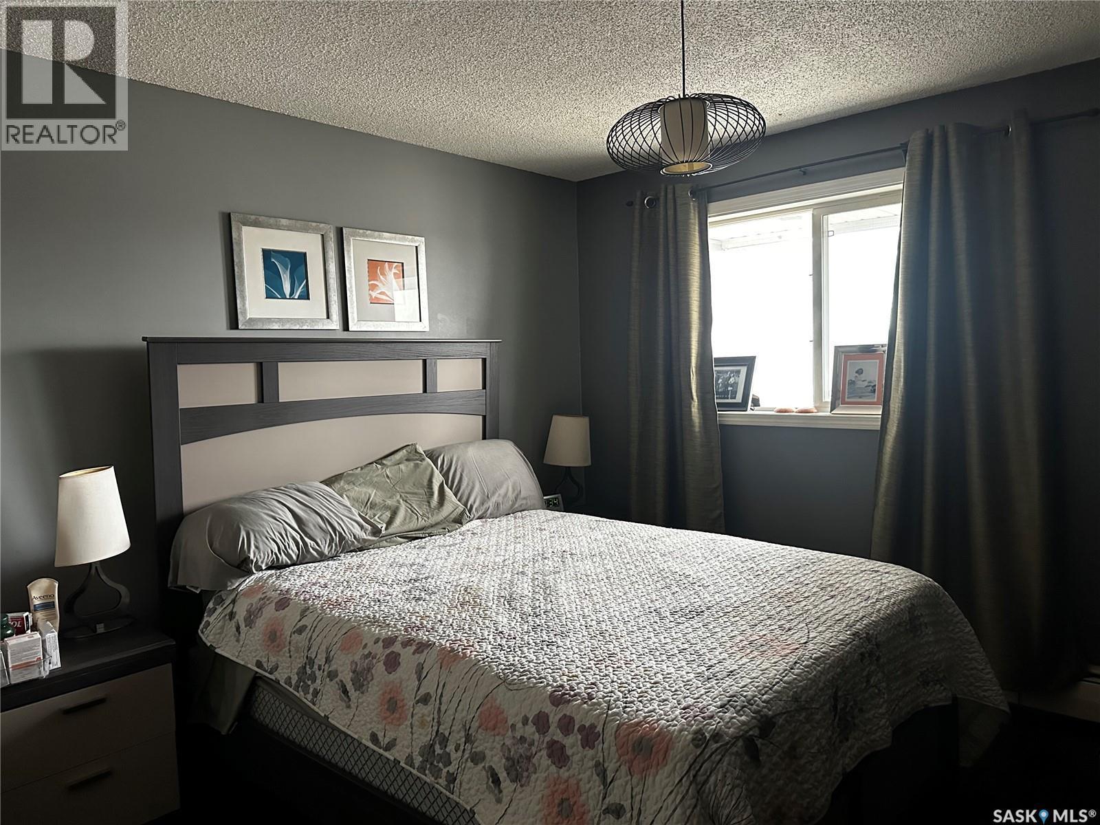 302 1808 Eaglesham Avenue, Weyburn, SK - Indoor Photo Showing Bedroom