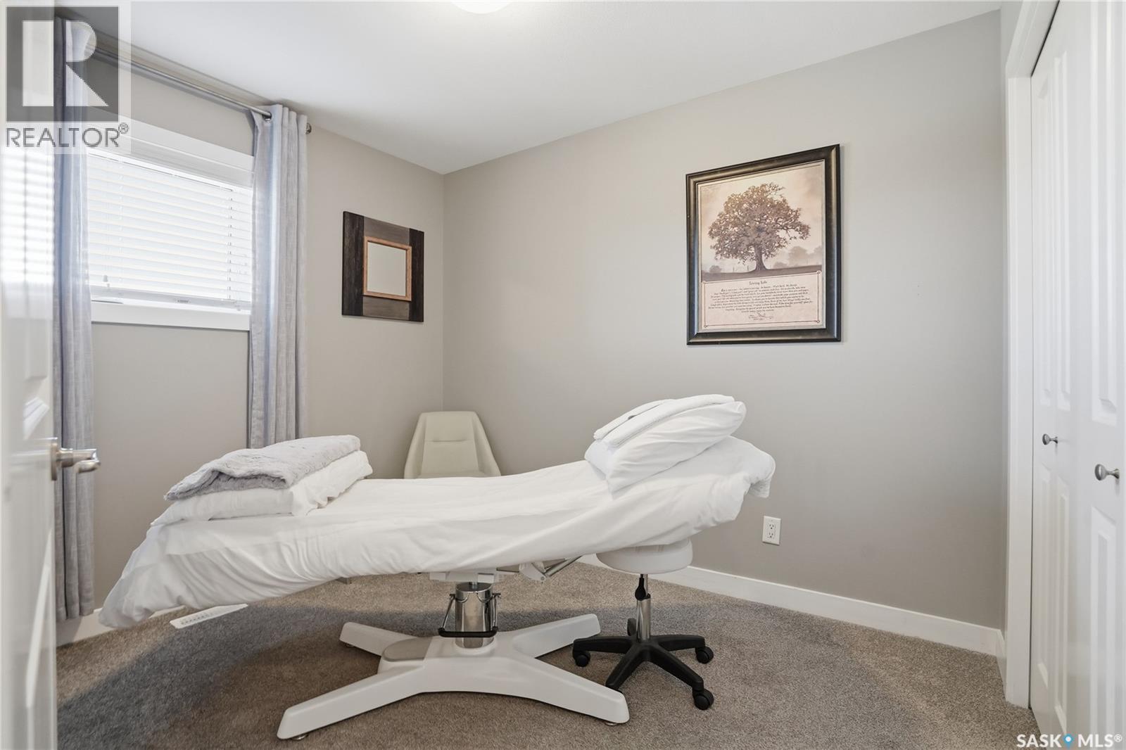 527 Maple Crescent, Warman, SK - Indoor Photo Showing Bedroom