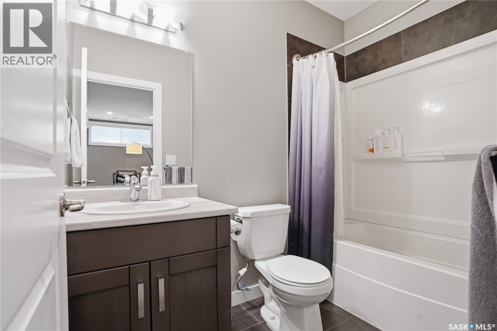 527 Maple Crescent, Warman, SK - Indoor Photo Showing Bathroom