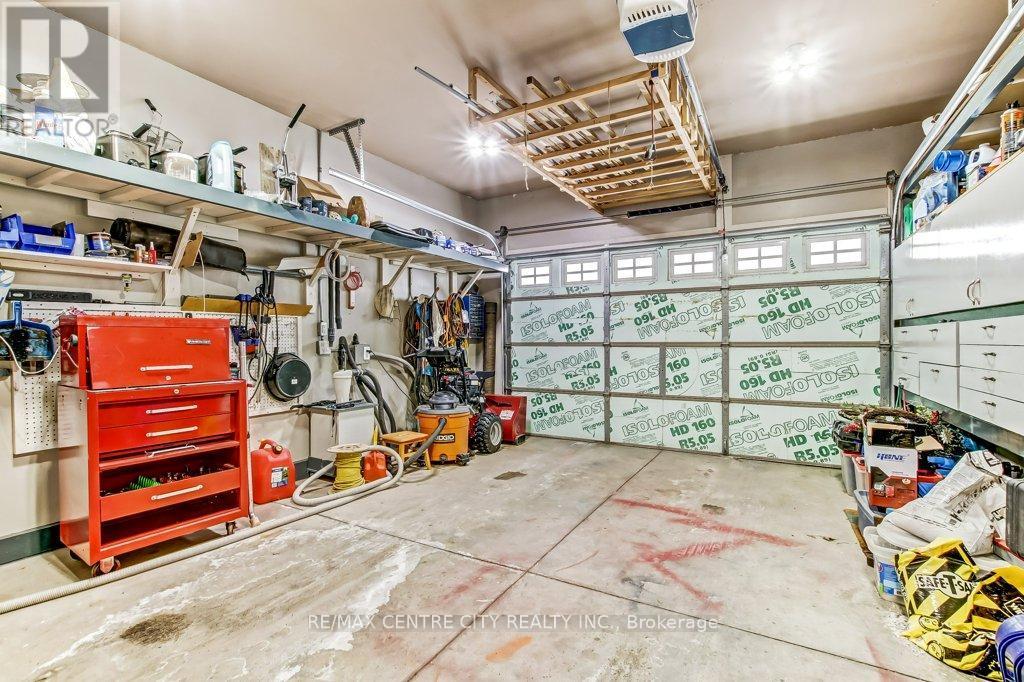 67 Peach Tree Boulevard, St. Thomas, ON - Indoor Photo Showing Garage