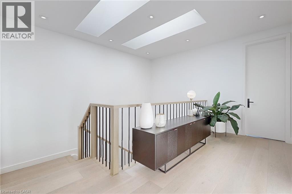 977 Gorton Avenue, Burlington, ON - Indoor Photo Showing Other Room