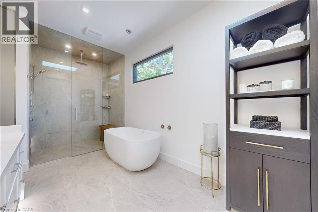977 Gorton Avenue, Burlington, ON - Indoor Photo Showing Bathroom