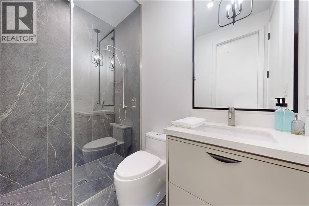 977 Gorton Avenue, Burlington, ON - Indoor Photo Showing Bathroom