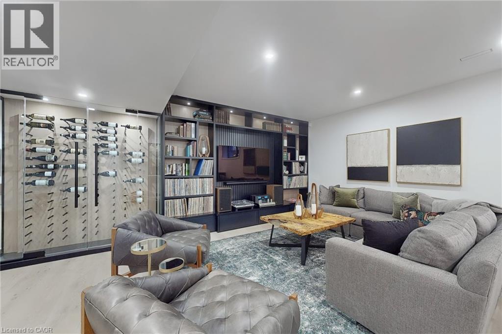 977 Gorton Avenue, Burlington, ON - Indoor Photo Showing Living Room