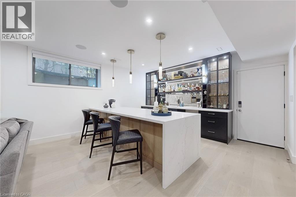 977 Gorton Avenue, Burlington, ON - Indoor