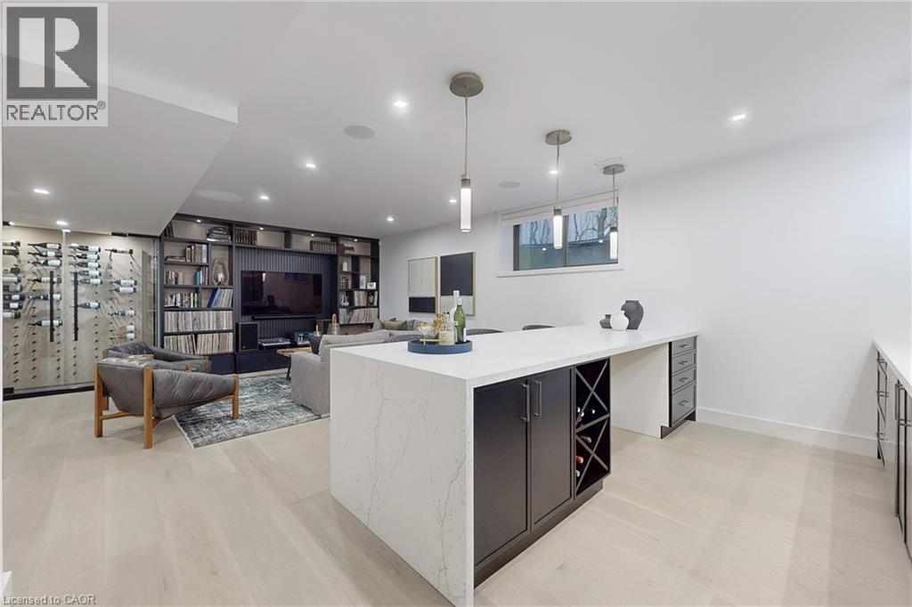 977 Gorton Avenue, Burlington, ON - Indoor