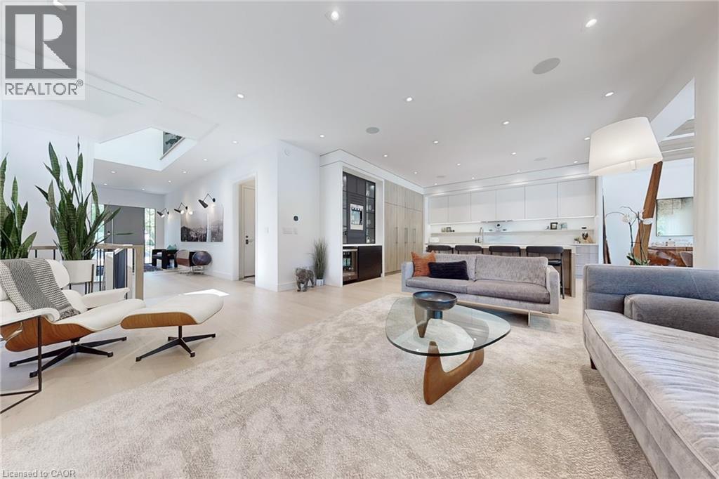 977 Gorton Avenue, Burlington, ON - Indoor Photo Showing Living Room