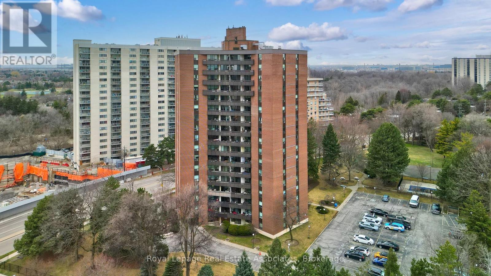 1406 - 335 Mill Road, Toronto, ON - Outdoor With Facade