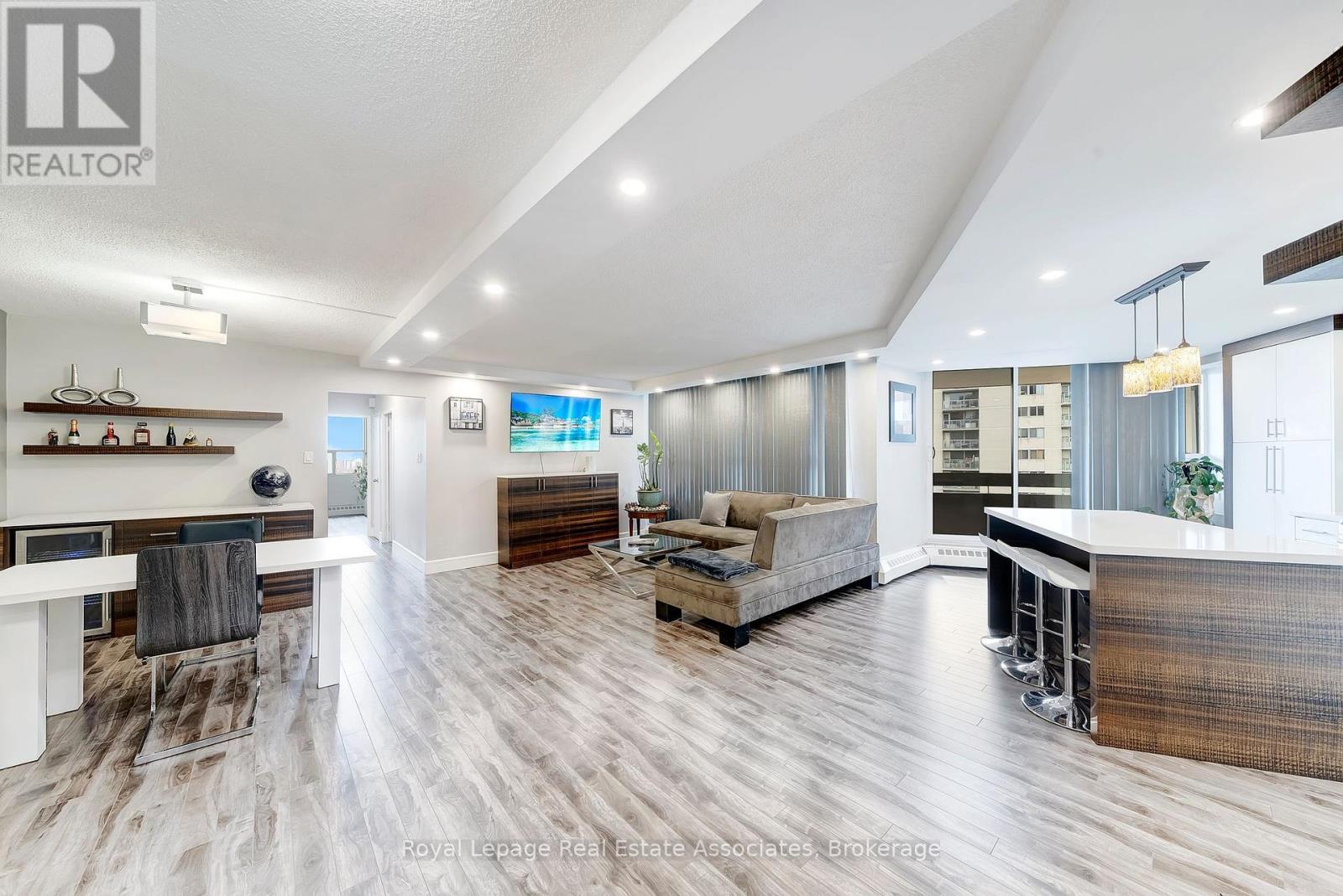 1406 - 335 Mill Road, Toronto, ON - Indoor