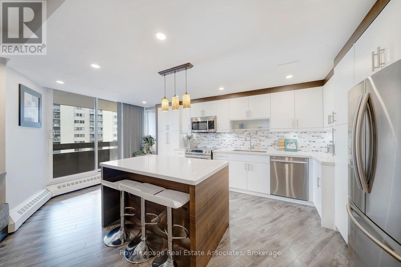 1406 - 335 Mill Road, Toronto, ON - Indoor Photo Showing Kitchen With Stainless Steel Kitchen With Upgraded Kitchen