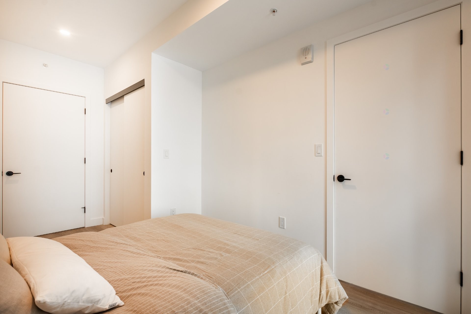 Master Bedroom - 318-1114 Rue St-Antoine O., Montréal (Ville-Marie), QC - Indoor Photo Showing Bedroom