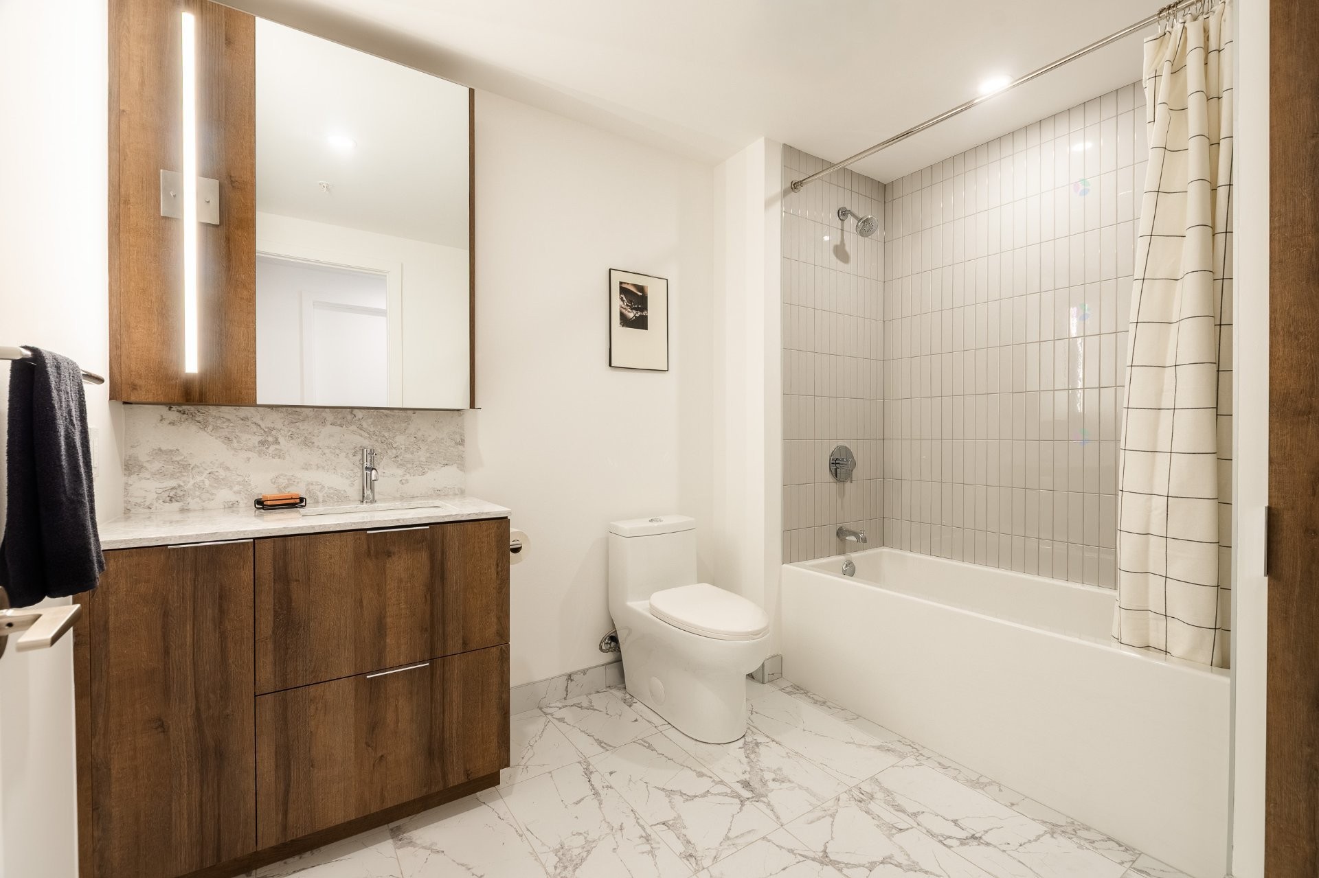 Bathroom - 617-1114 Rue St-Antoine O., Montréal (Ville-Marie), QC - Indoor Photo Showing Bathroom