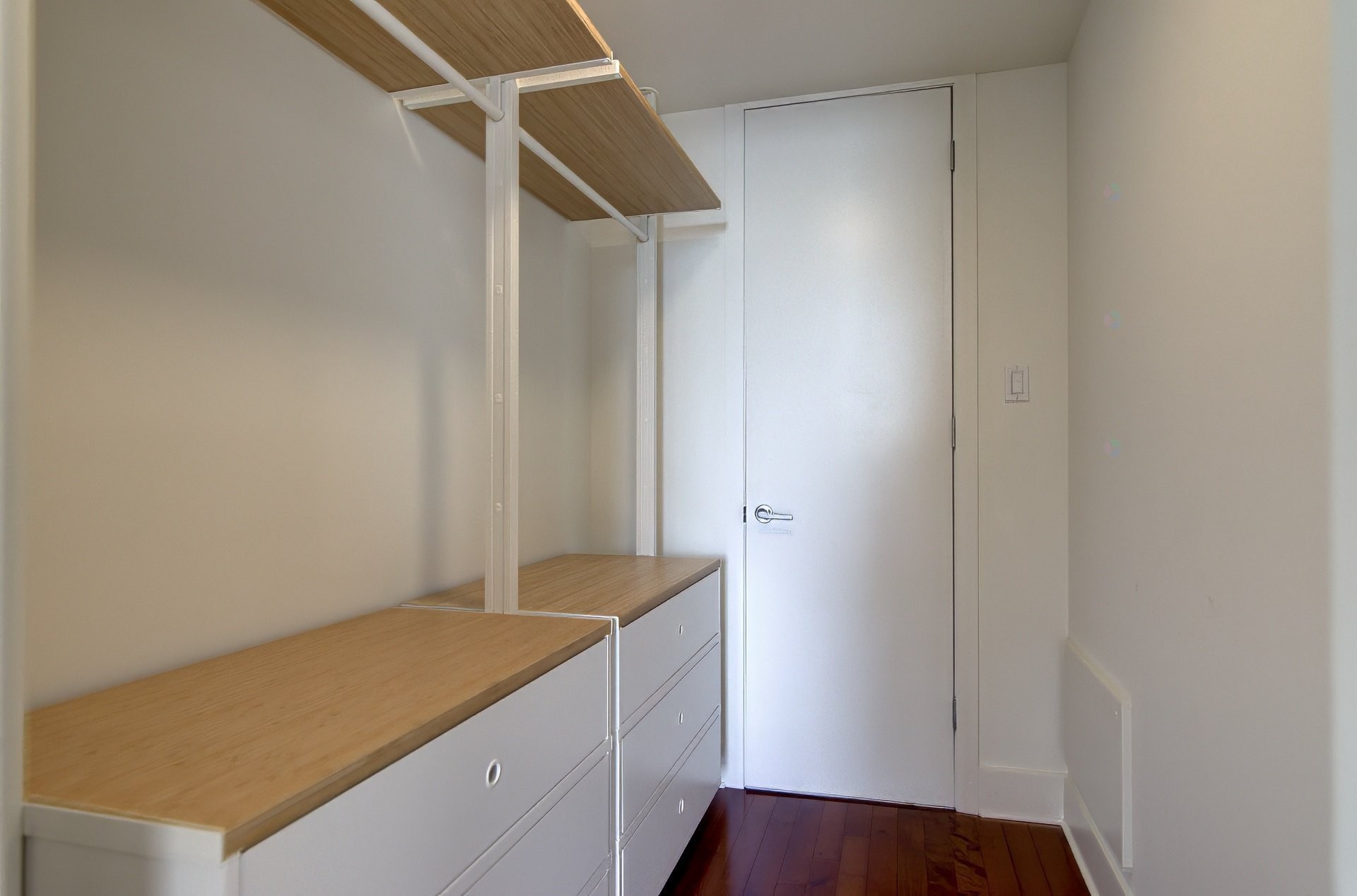 Closet - 704-801 Rue De La Commune E., Montréal (Ville-Marie), QC - Indoor Photo Showing Other Room