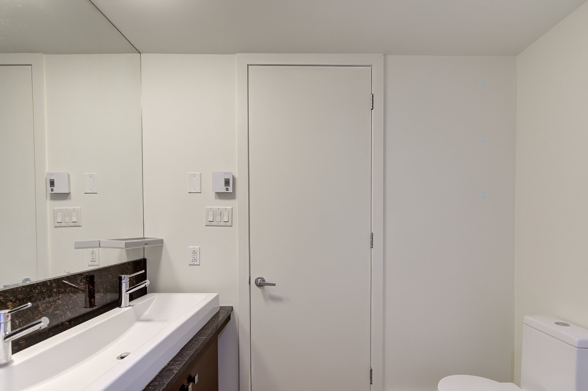 Bathroom - 704-801 Rue De La Commune E., Montréal (Ville-Marie), QC - Indoor Photo Showing Bathroom