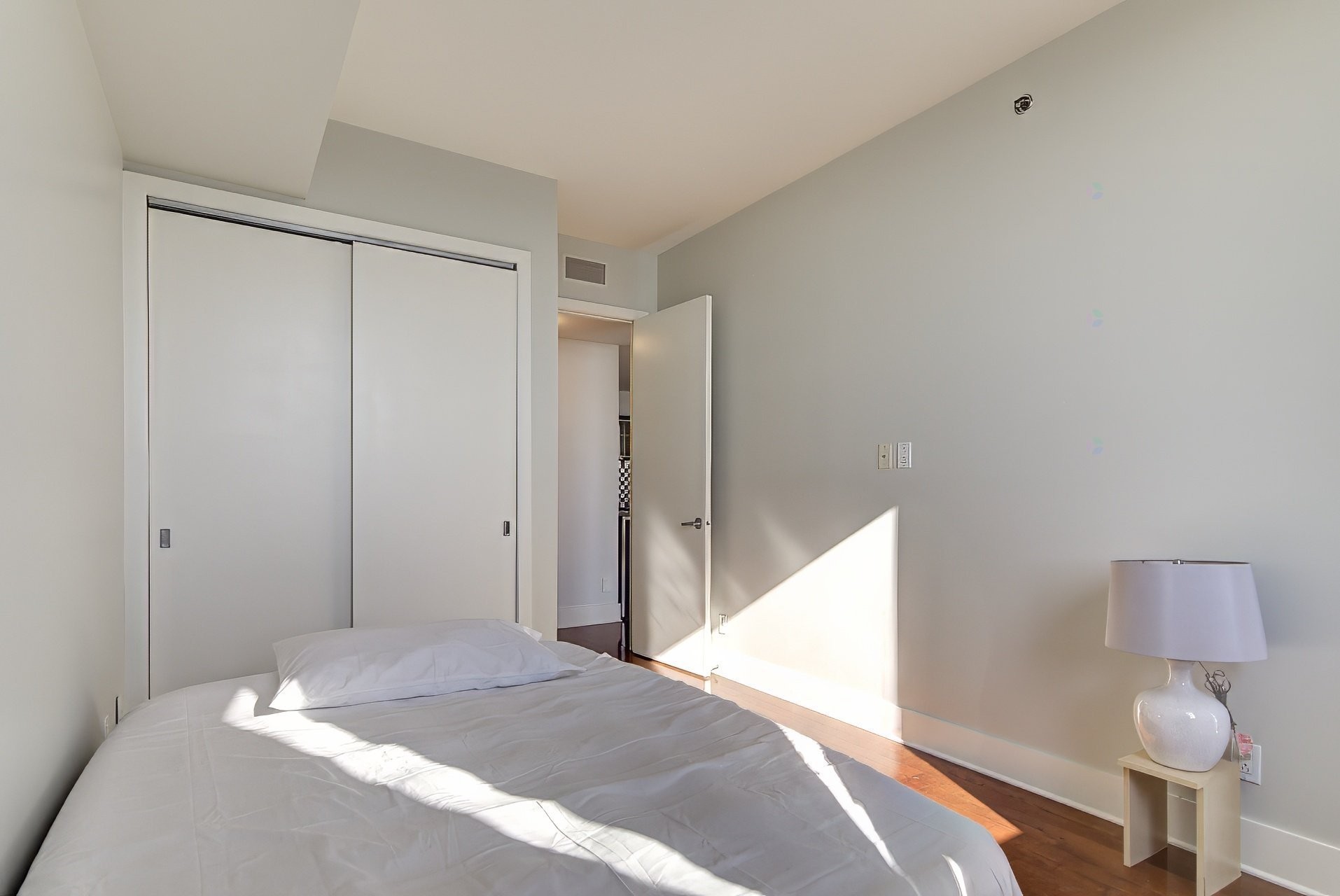 Bedroom - 704-801 Rue De La Commune E., Montréal (Ville-Marie), QC - Indoor Photo Showing Bedroom