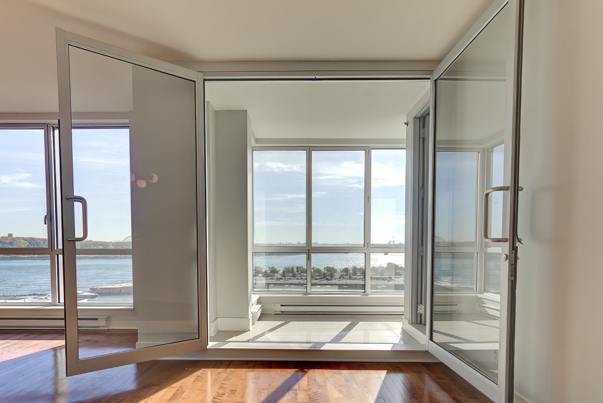 Balcony - 704-801 Rue De La Commune E., Montréal (Ville-Marie), QC - Indoor Photo Showing Other Room