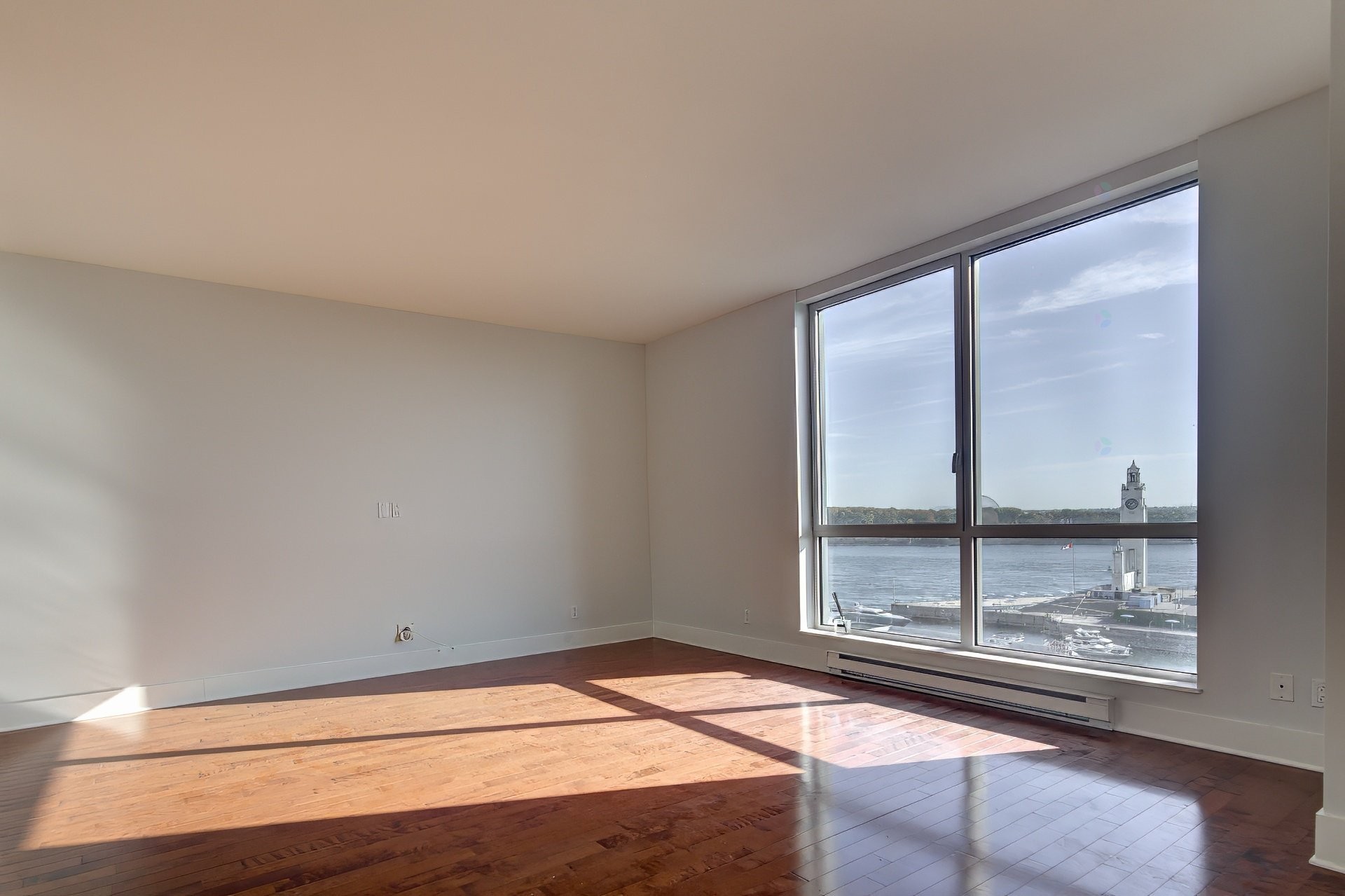 Living Room - 704-801 Rue De La Commune E., Montréal (Ville-Marie), QC - Indoor Photo Showing Other Room
