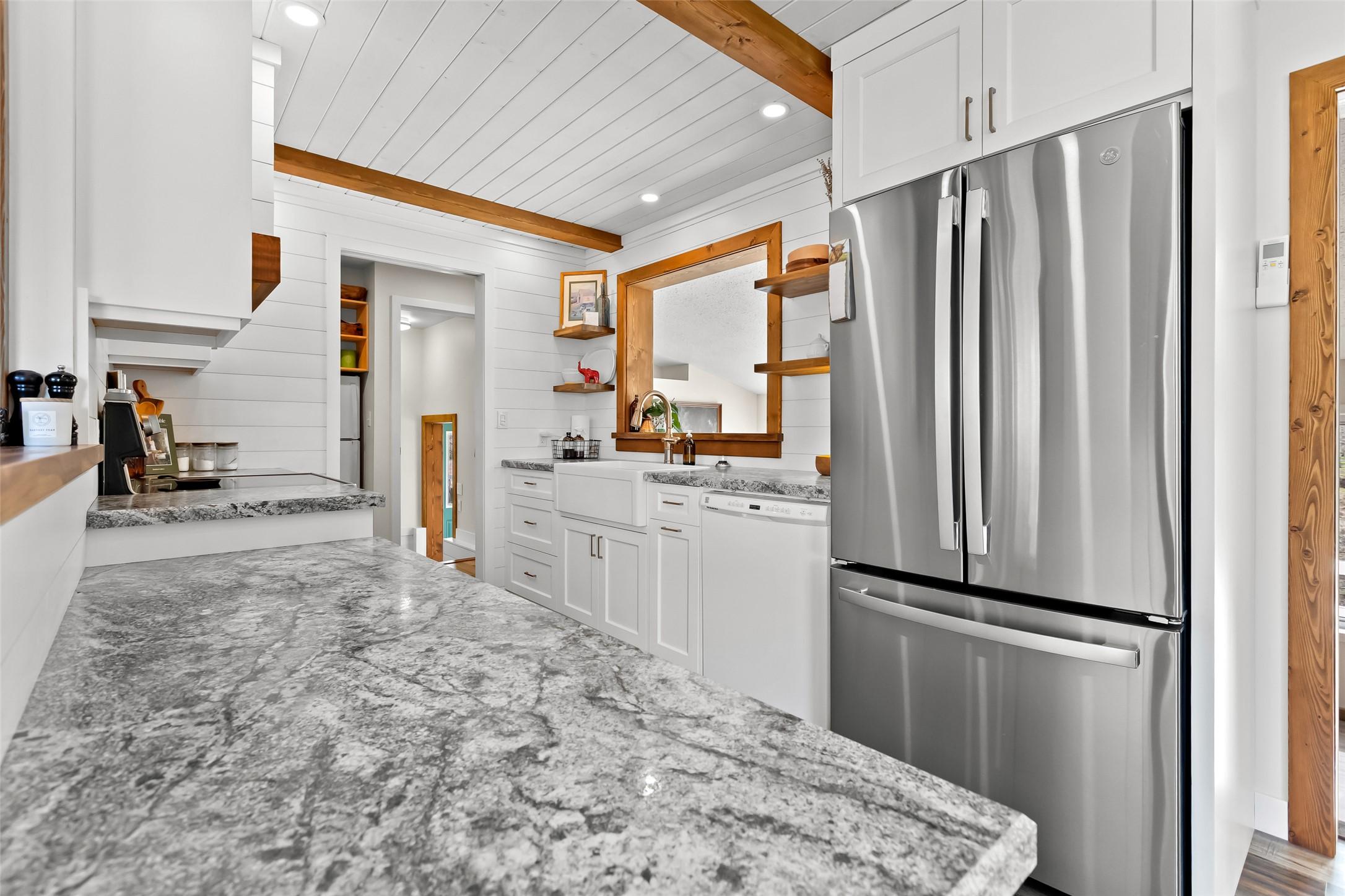 3955 46Th Street, Creston, BC - Indoor Photo Showing Kitchen