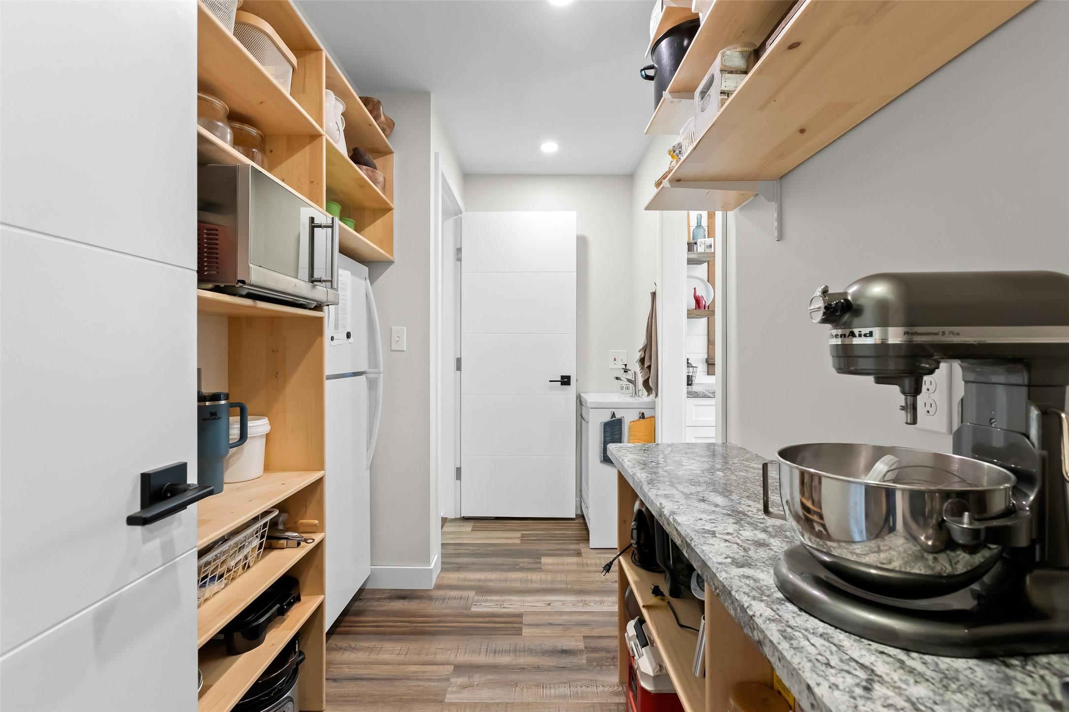 3955 46Th Street, Creston, BC - Indoor Photo Showing Kitchen