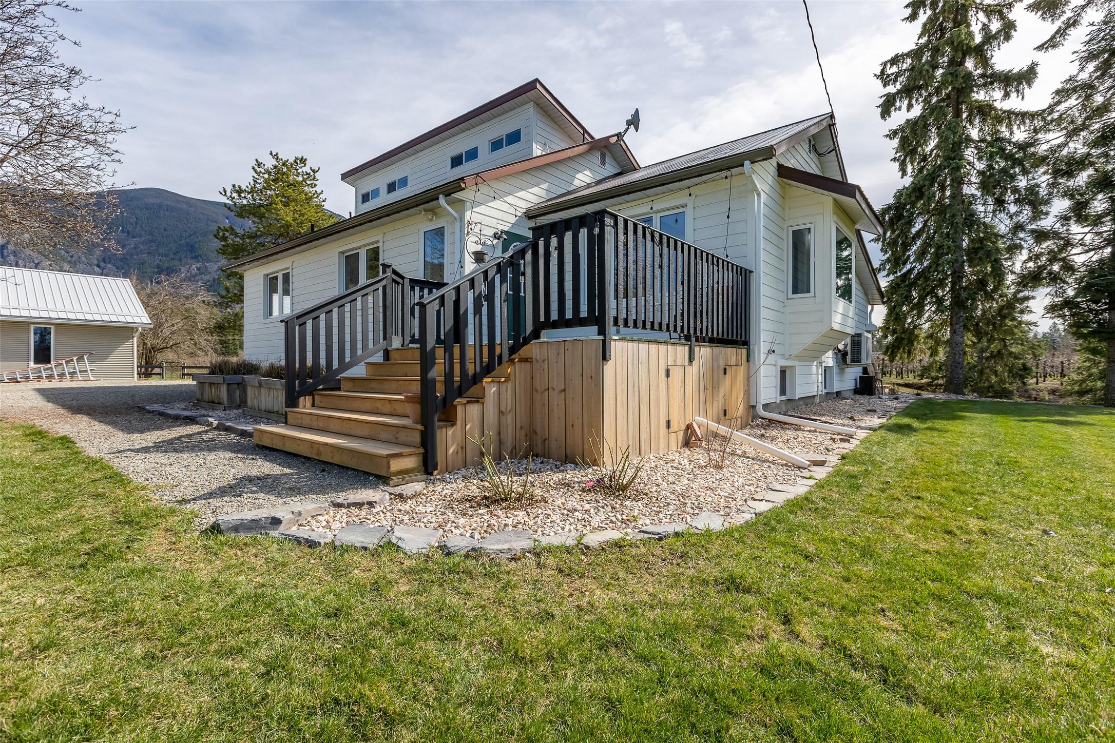 3955 46Th Street, Creston, BC - Outdoor