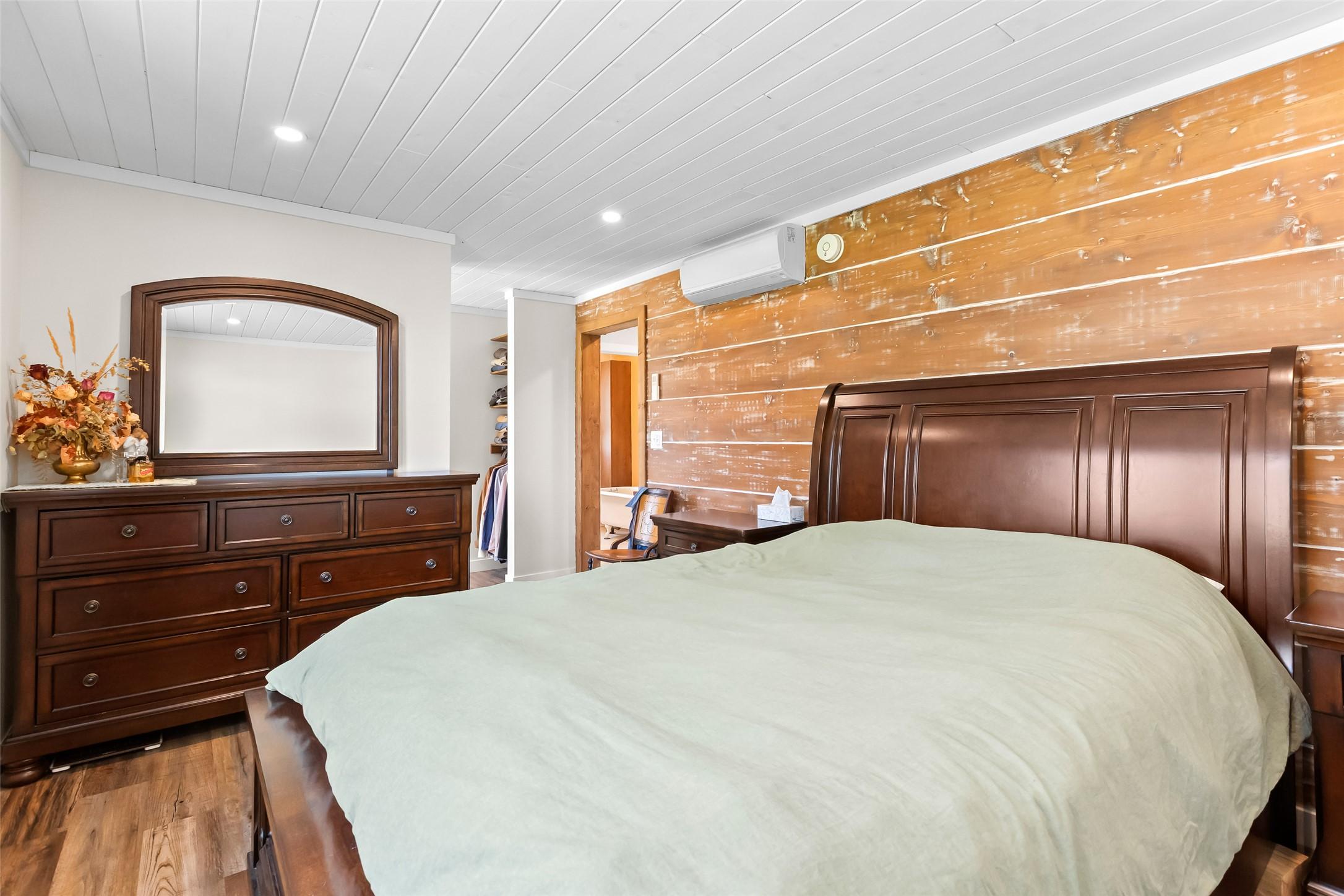 3955 46Th Street, Creston, BC - Indoor Photo Showing Bedroom