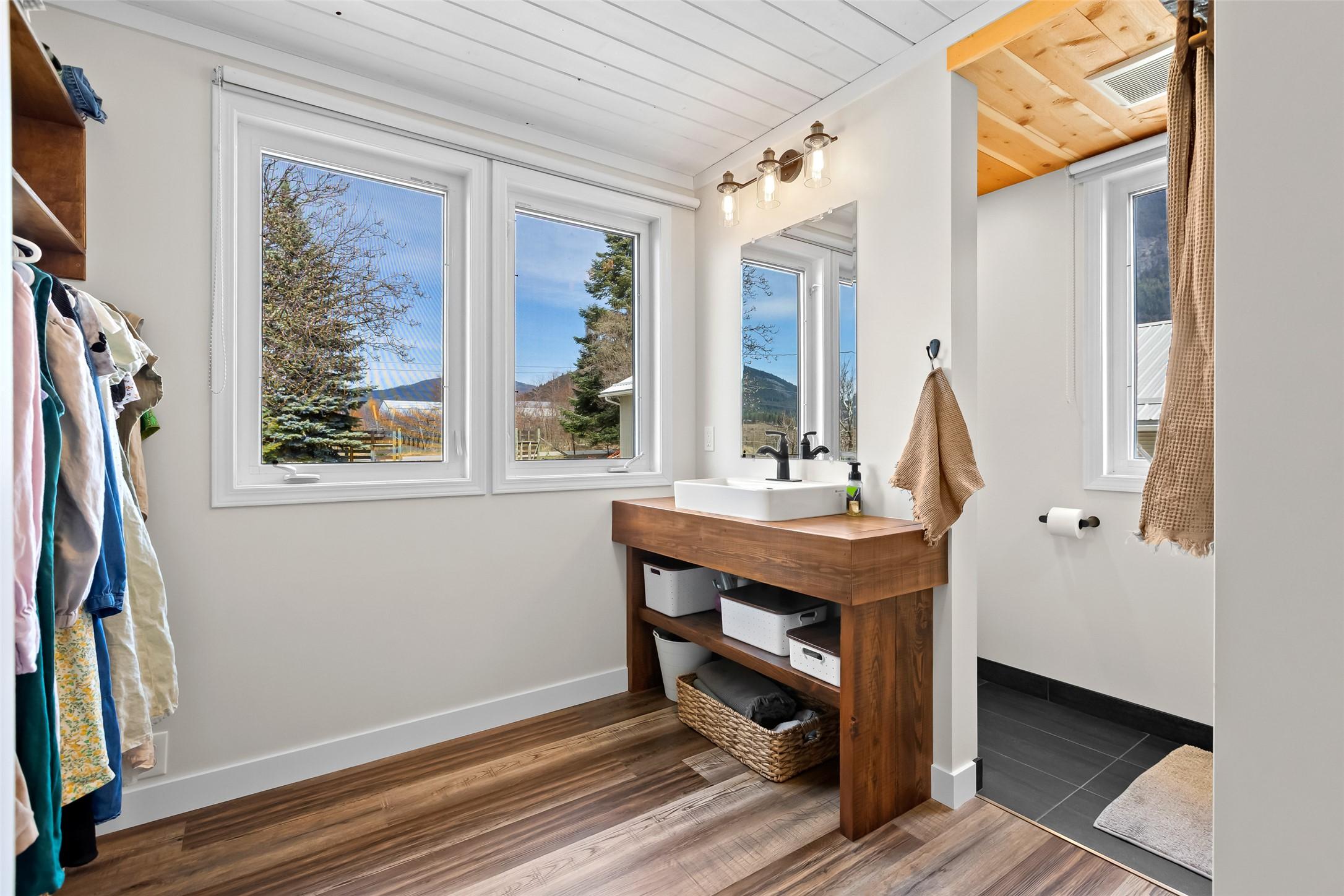 3955 46Th Street, Creston, BC - Indoor