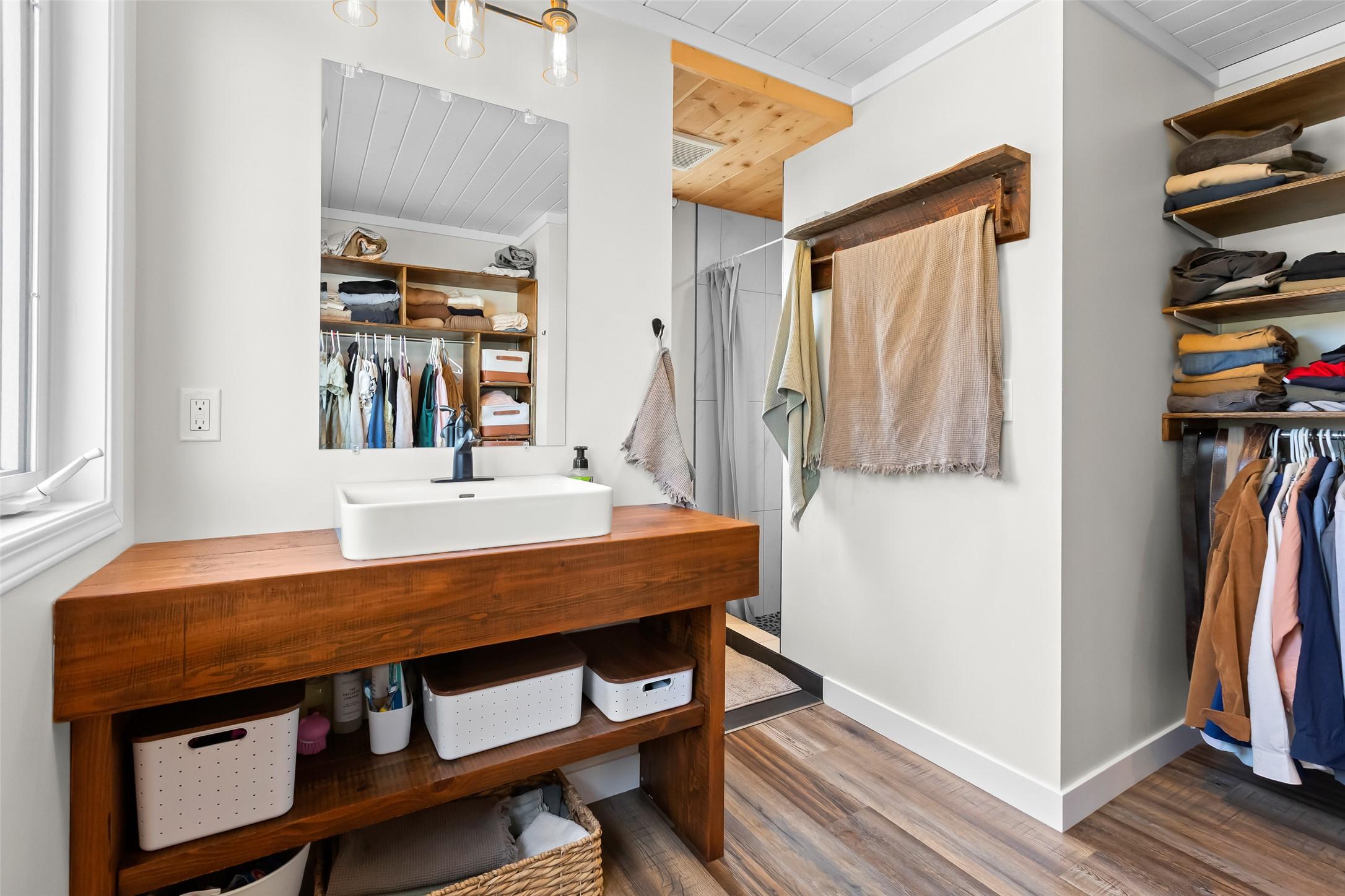 3955 46Th Street, Creston, BC - Indoor Photo Showing Bathroom
