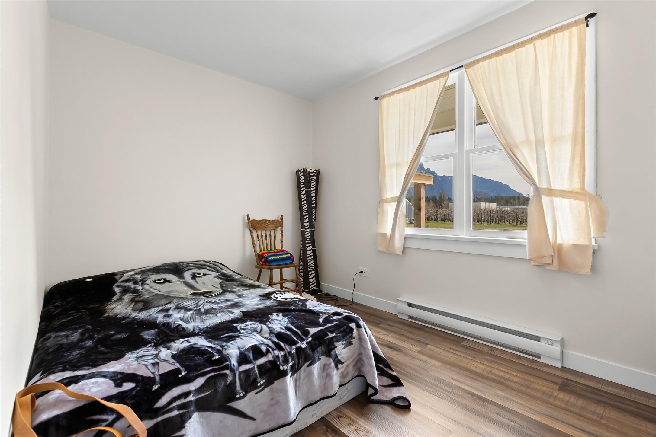 3955 46Th Street, Creston, BC - Indoor Photo Showing Bedroom