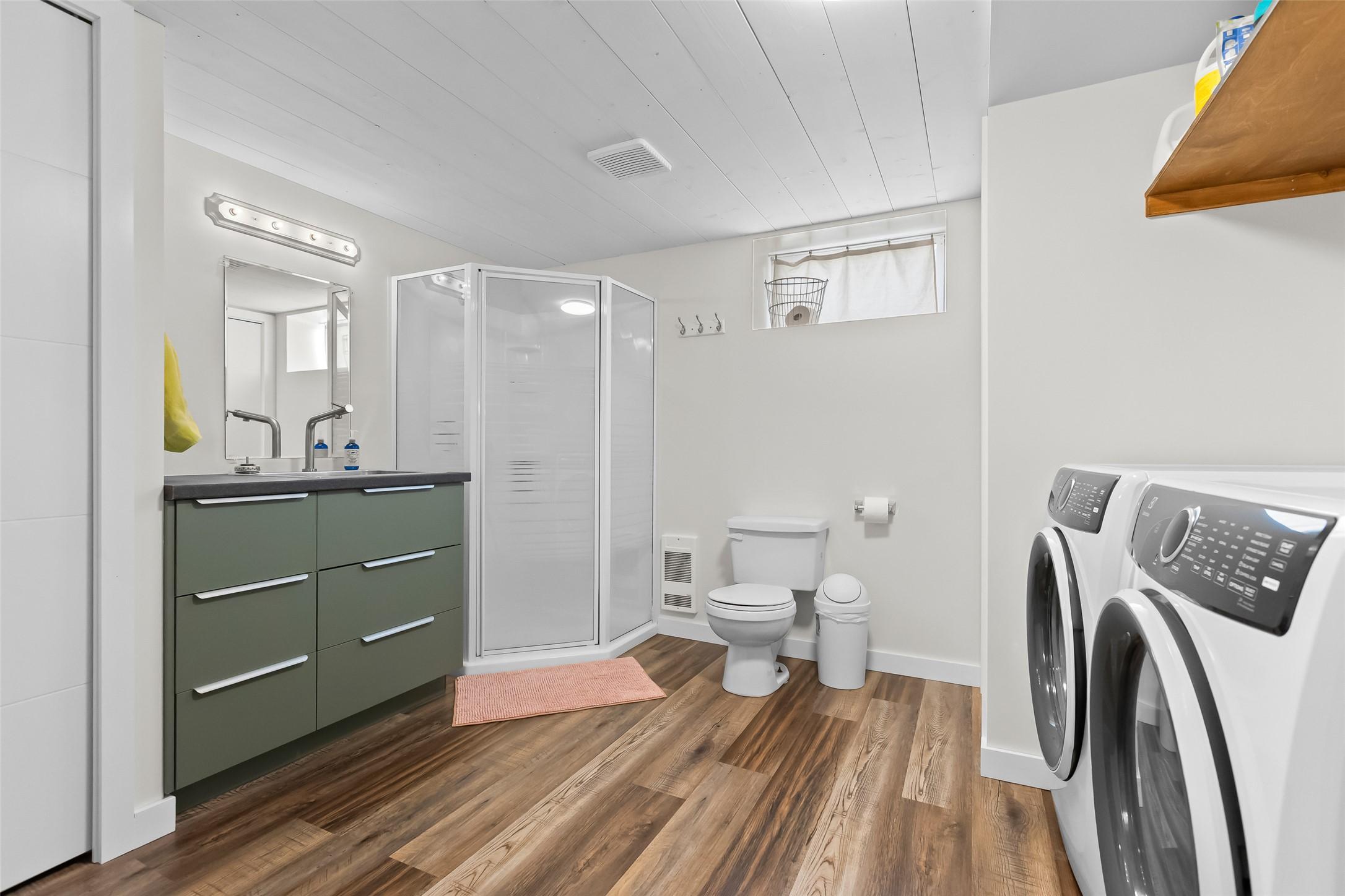 3955 46Th Street, Creston, BC - Indoor Photo Showing Laundry Room
