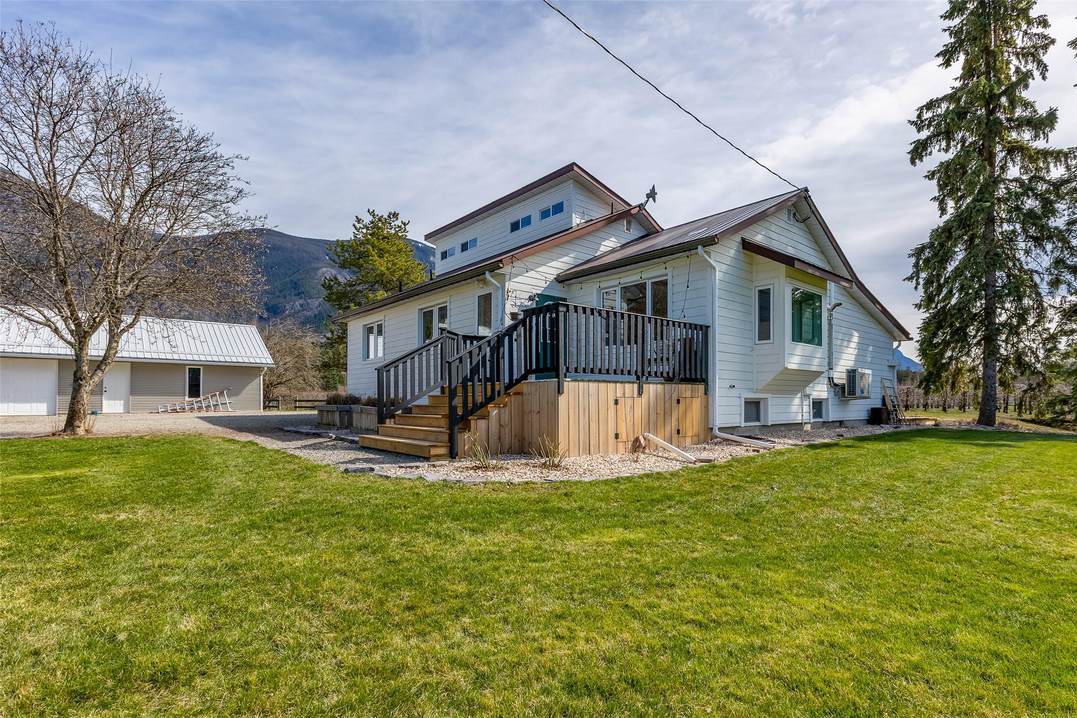 3955 46Th Street, Creston, BC - Outdoor