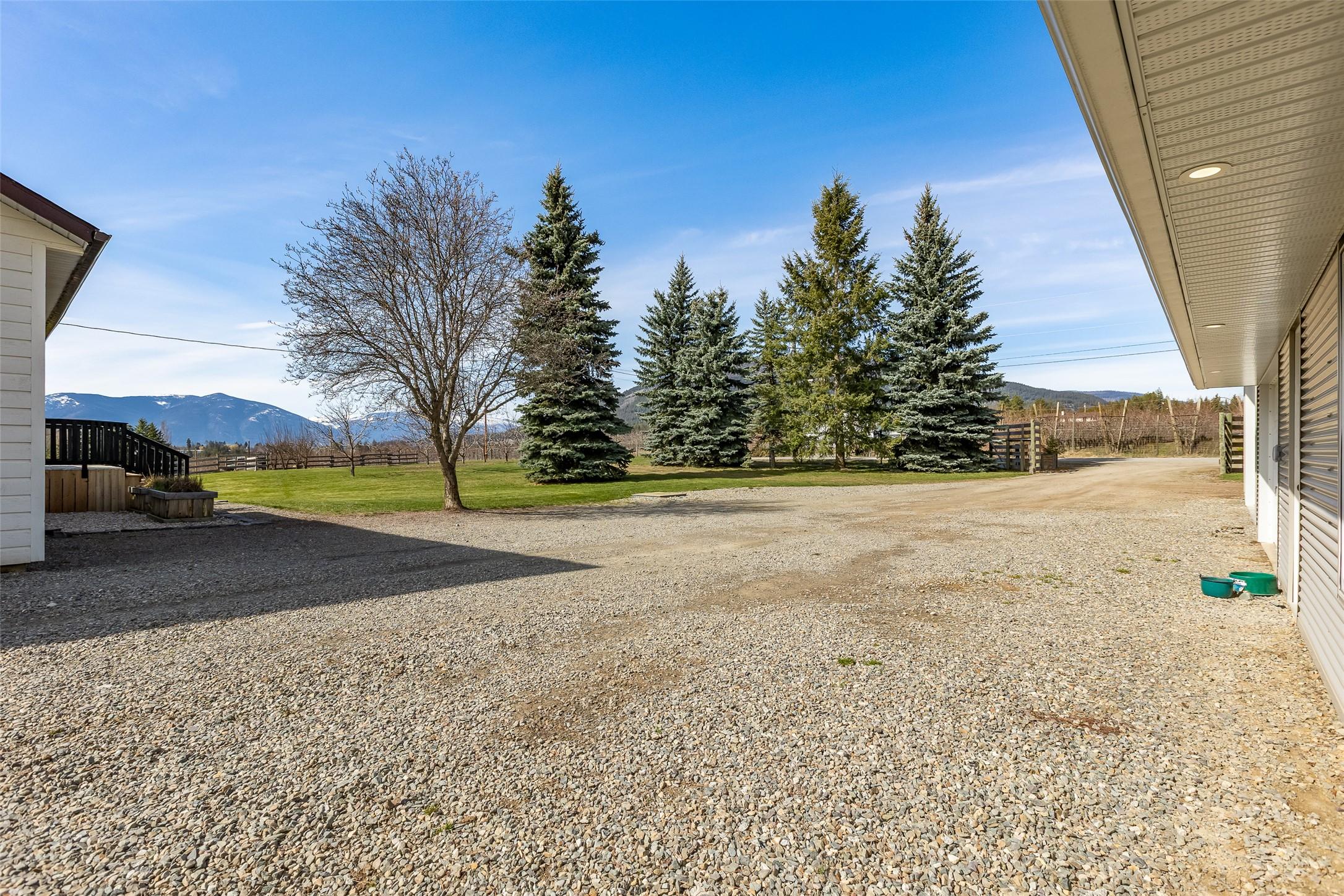 3955 46Th Street, Creston, BC - Outdoor