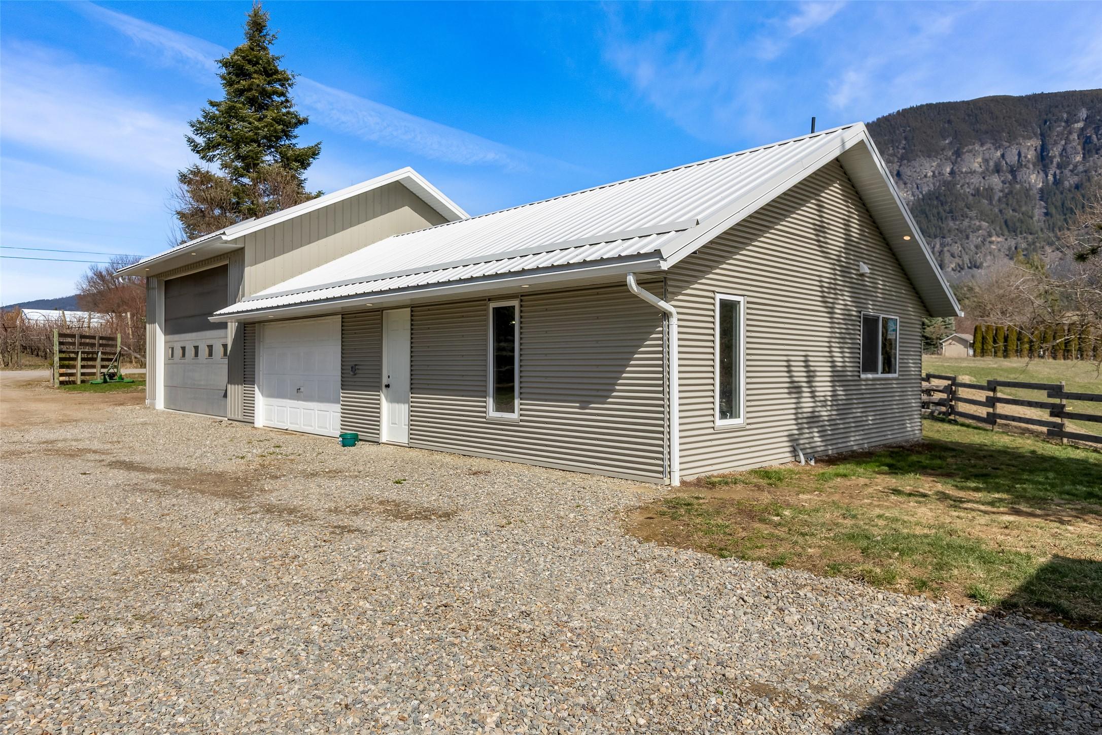 3955 46Th Street, Creston, BC - Outdoor
