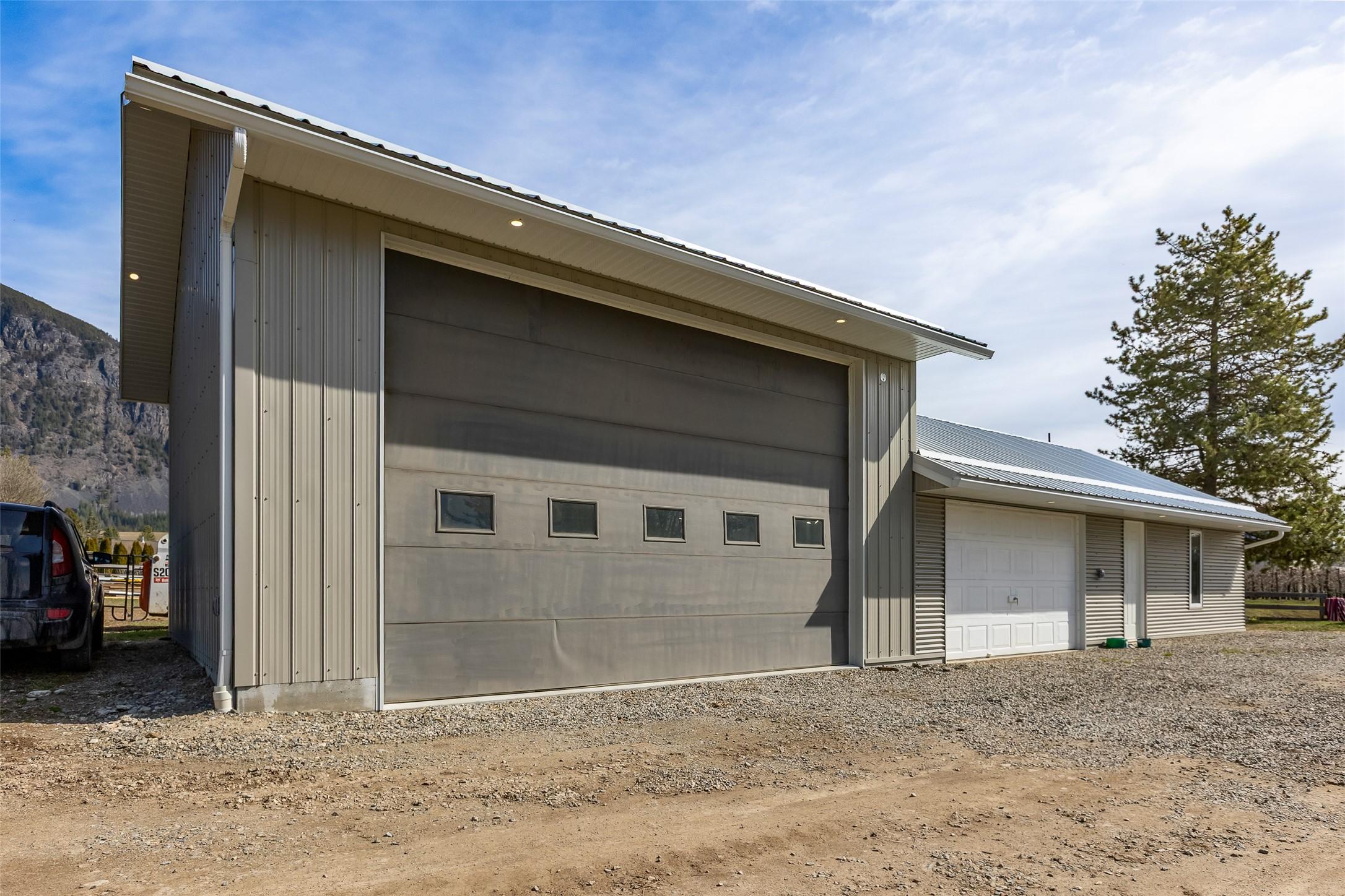 3955 46Th Street, Creston, BC - Outdoor With Exterior